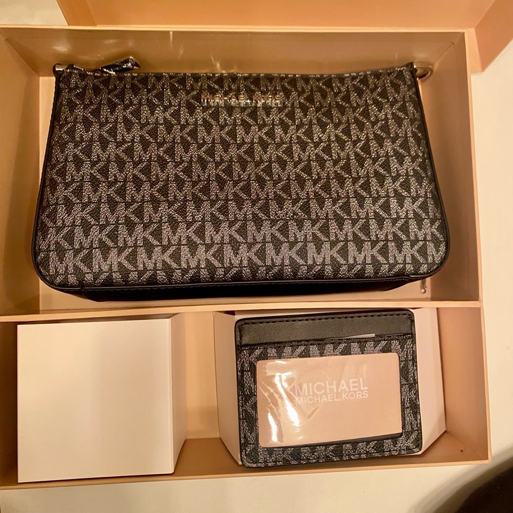 Michael Khors purse and wallet set